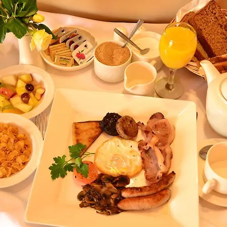 Отель Fairhill House 3*